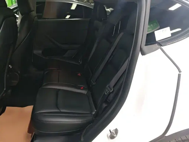 Tesla Model Y — Фото автомобиля 16