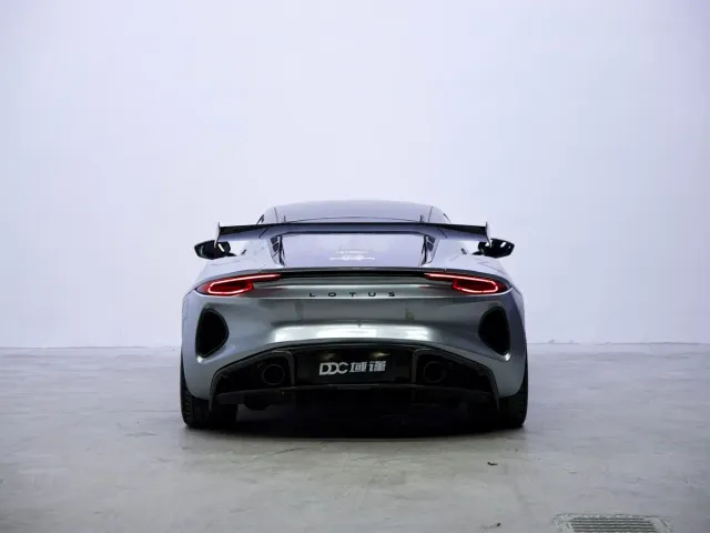 Lotus Emira — Фото автомобиля 5