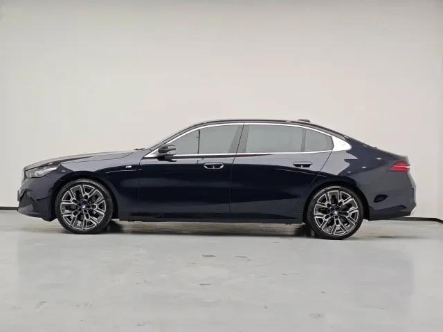 BMW 5 Series — Фото автомобиля 17