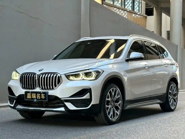 Фотография автомобиля — BMW X1