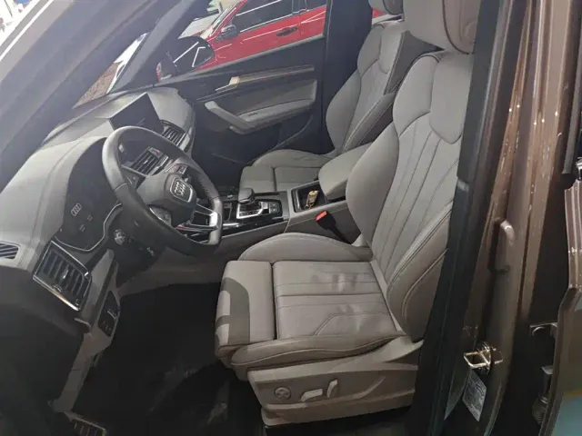 Audi Q5L — Фото автомобиля 6