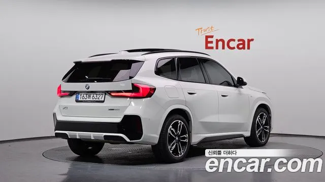 Фотография автомобиля — BMW X1 U11