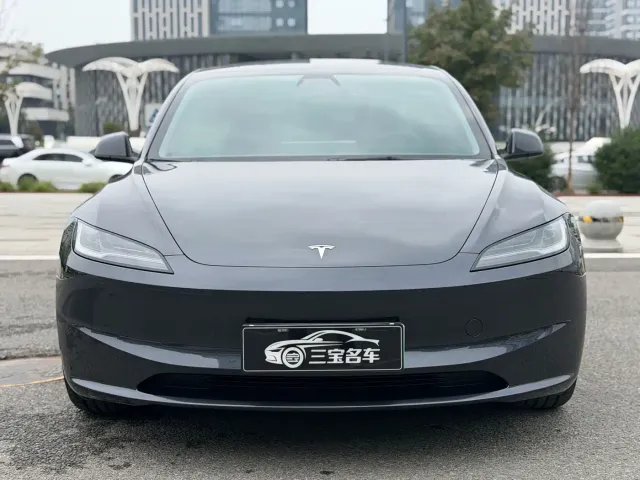 Tesla Model 3 — Фото автомобиля 3