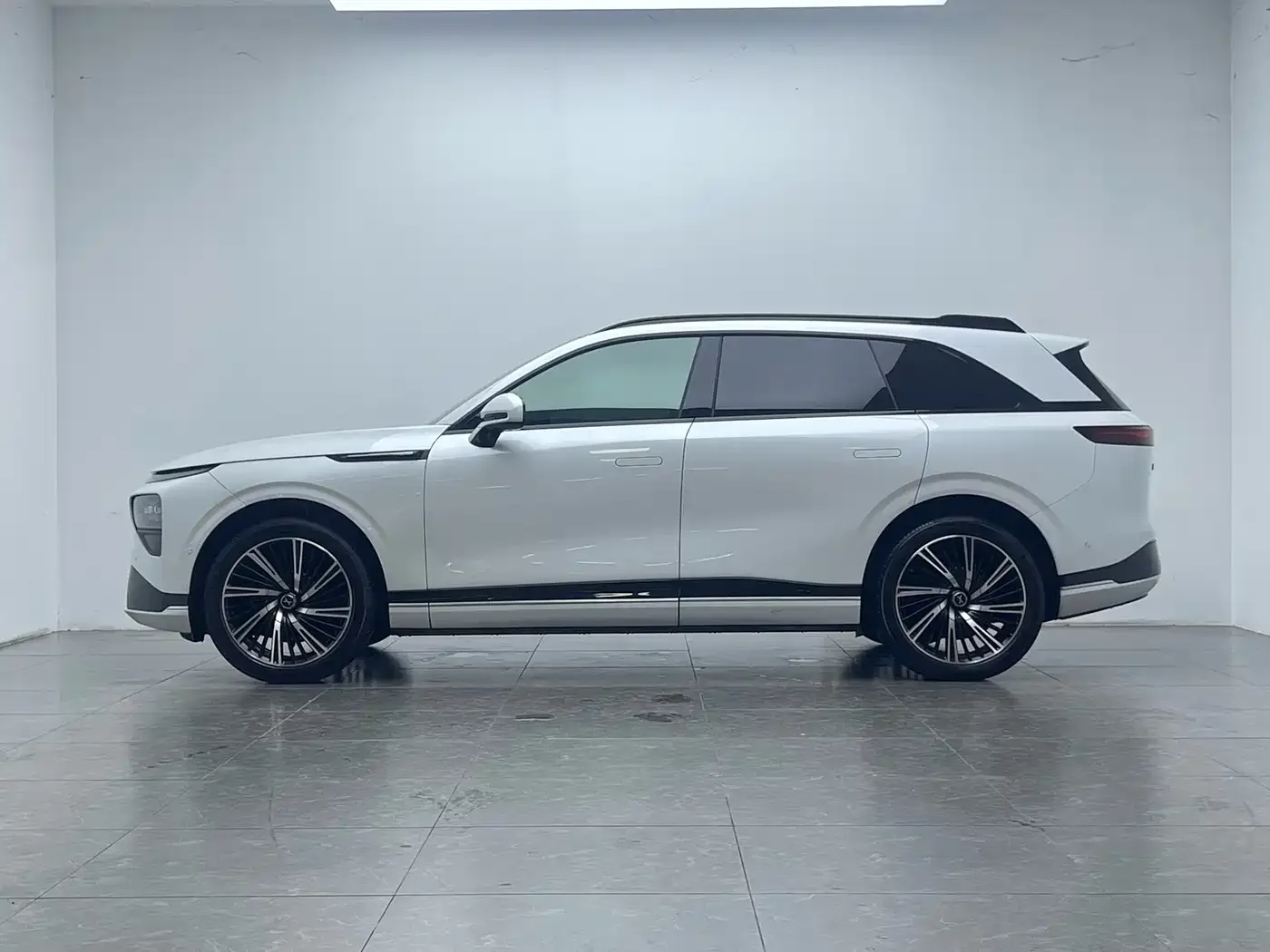 XPeng XPeng G9 2022 570 Pro — Фото автомобиля 8