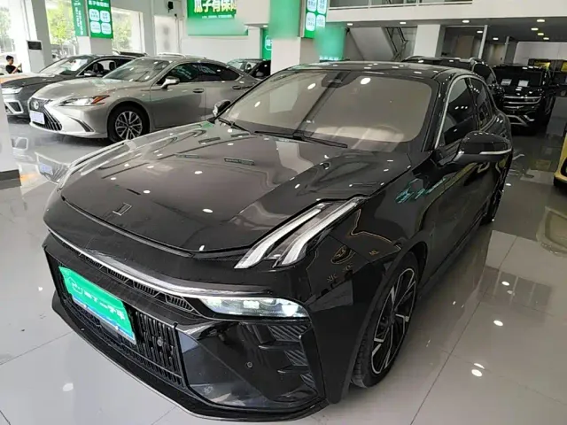 Фотография автомобиля — Lynk & Co 03