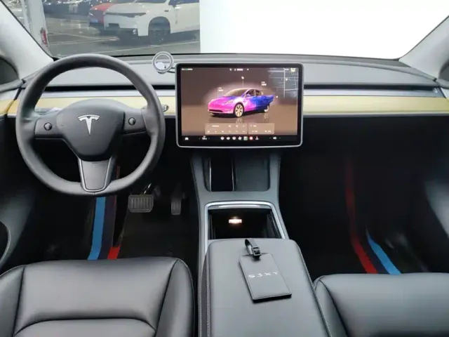 Tesla Model Y — Фото автомобиля 12