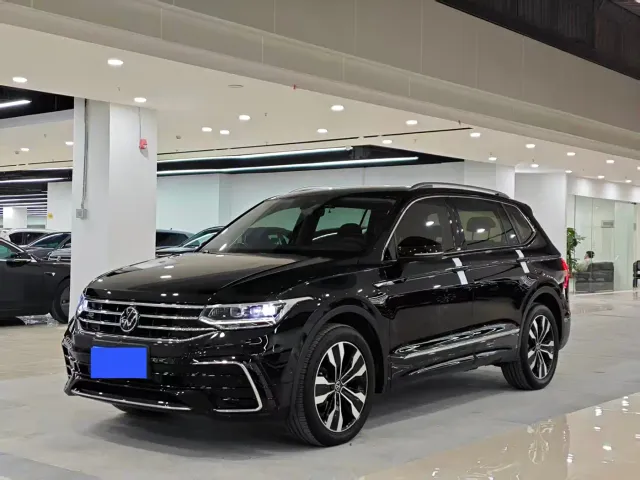 Фотография автомобиля — Volkswagen Tiguan L