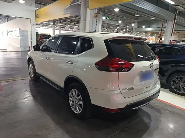 Nissan X-Trail — Фото автомобиля 4