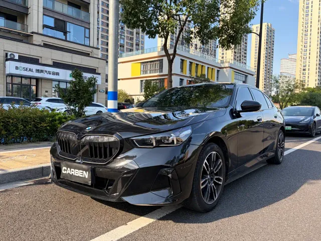 Фотография автомобиля — BMW 5 Series