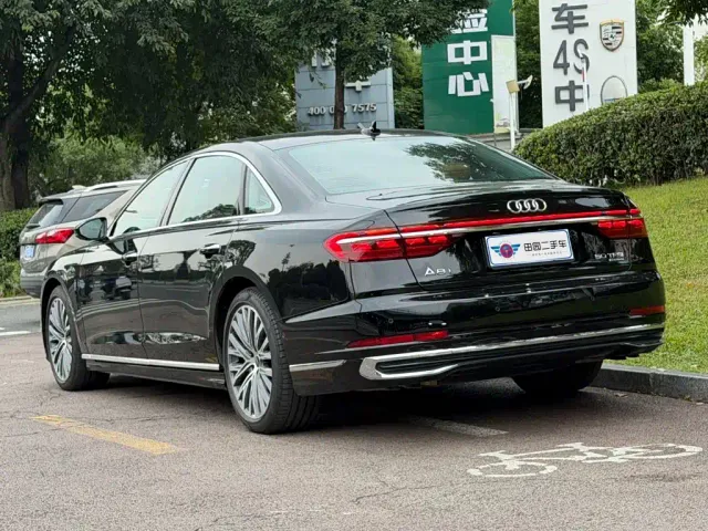 Audi A8 — Фото автомобиля 4