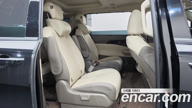 Kia Carnival Generation 4 — Фото автомобиля 17