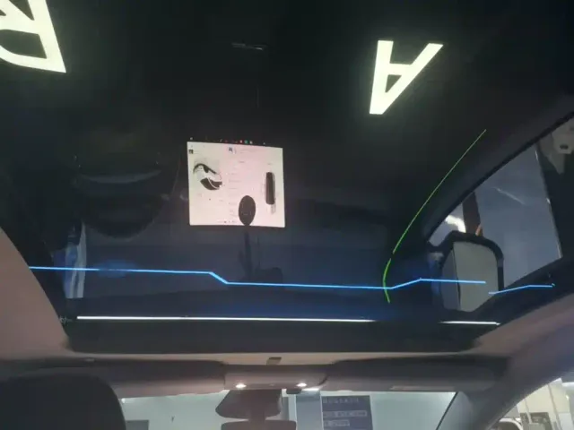 Tesla Model Y — Фото автомобиля 17
