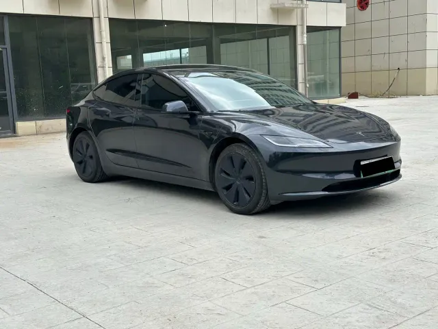 Tesla Model 3 — Фото автомобиля 2