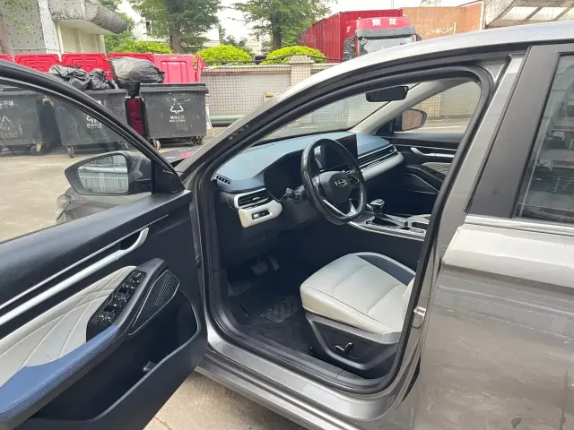 Geely Emgrand — Фото автомобиля 13