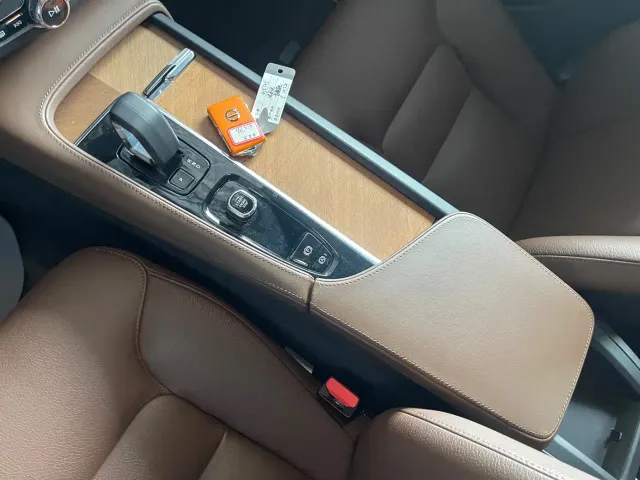 Volvo Volvo S90 2024 B5 Momentum Luxury Edition — Фото автомобиля 16