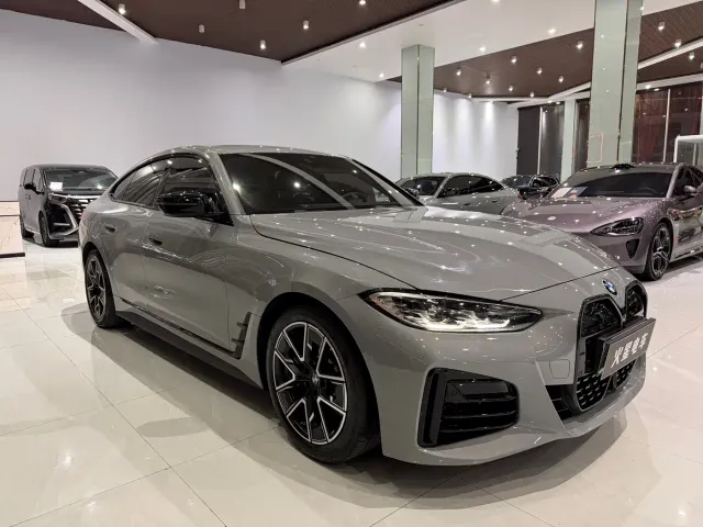 BMW i4 — Фото автомобиля 3