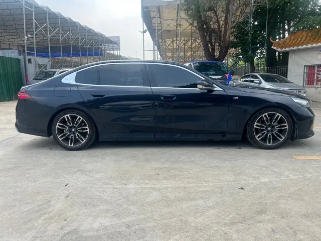BMW 5 Series — Фото автомобиля 7