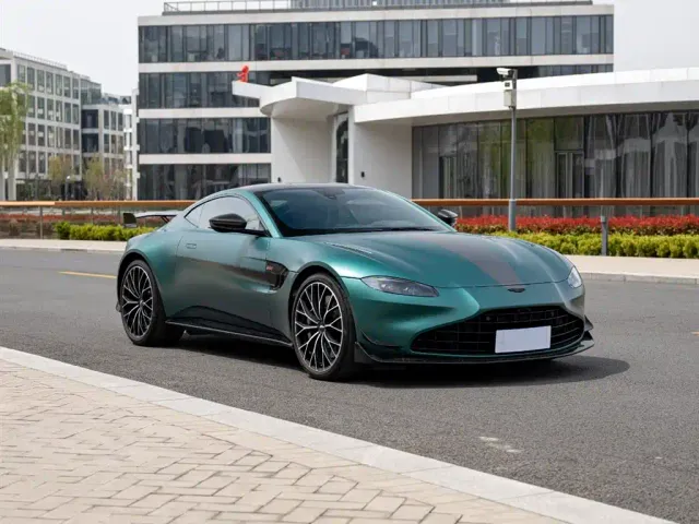 Aston Martin V8 Vantage — Фото автомобиля 3