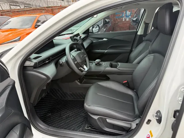 Changan Eado — Фото автомобиля 5