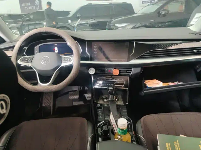 Volkswagen Passat — Фото автомобиля 12