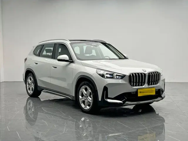 BMW iX1 — Фото автомобиля 8