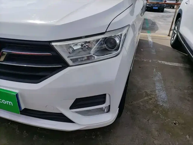 Wuling Hongguang — Фото автомобиля 23