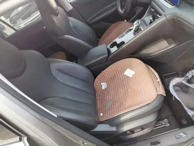 Roewe RX5 — Фото автомобиля 24