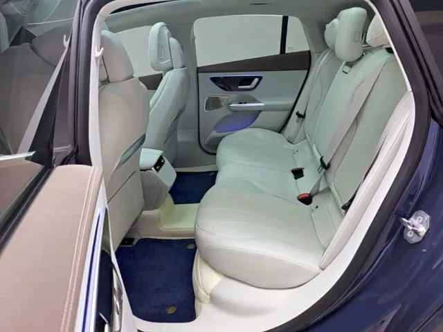 Mercedes-Benz EQE — Фото автомобиля 16