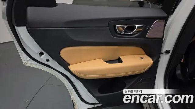 Volvo XC60 Generation 2 — Фото автомобиля 24