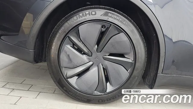 Tesla Model Y — Фото автомобиля 5
