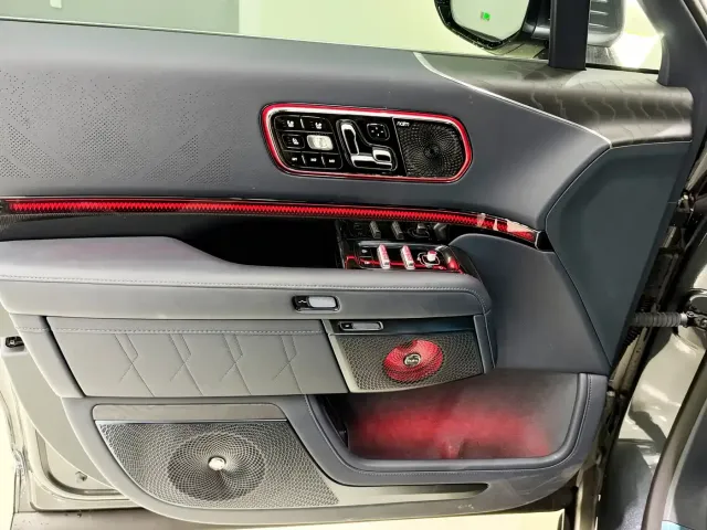ZEEKR Zeekr 9X 2025 Standard Edition — Фото автомобиля 13