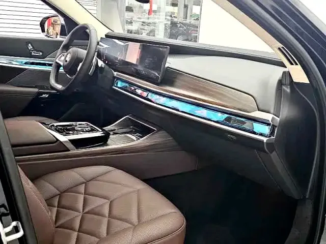 BMW 7 Series — Фото автомобиля 6