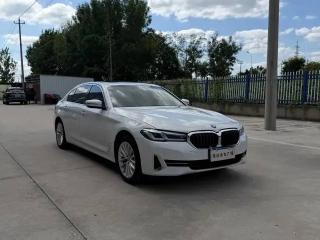 BMW 5 Series — Фото автомобиля 3