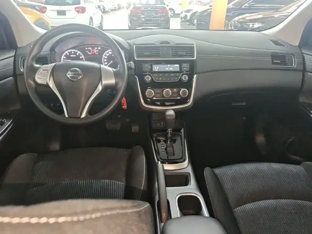 Nissan Tiida — Фото автомобиля 9