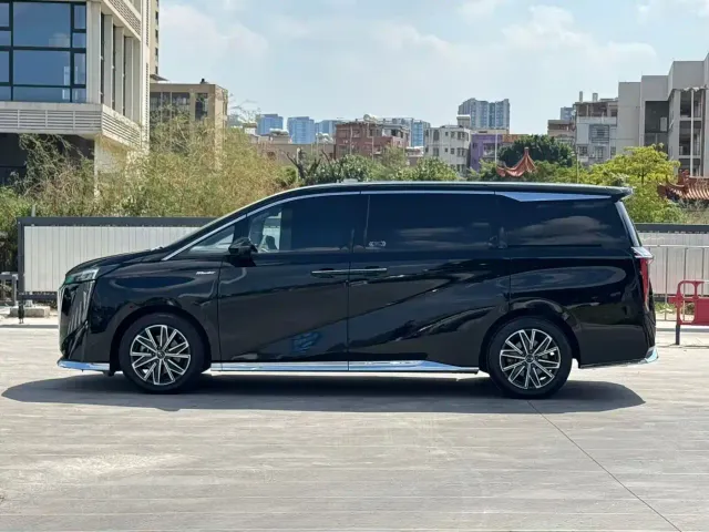 GAC Trumpchi M8 — Фото автомобиля 3
