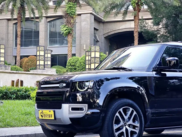 Land Rover Defender — Фото автомобиля 2