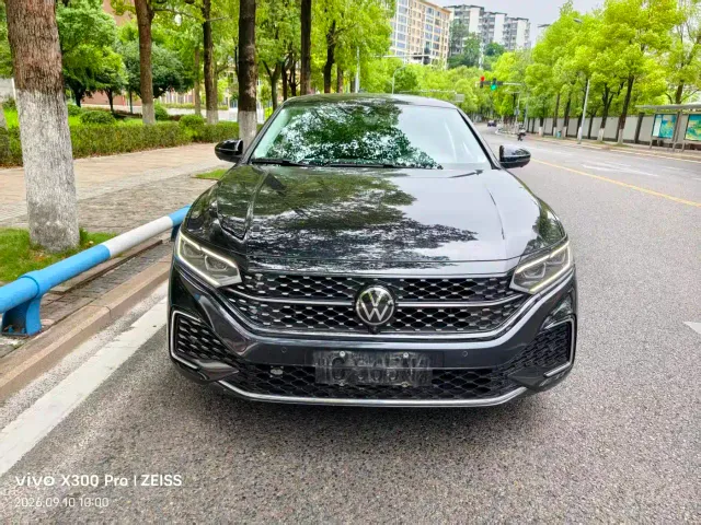 Volkswagen Passat — Фото автомобиля 2