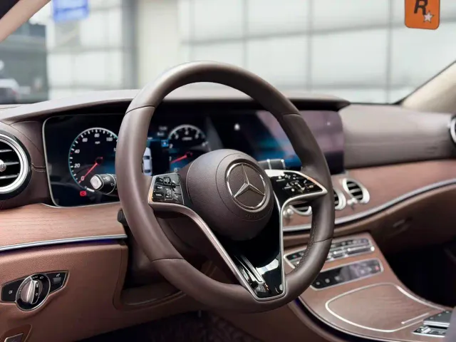 Mercedes-Benz E-Class — Фото автомобиля 14