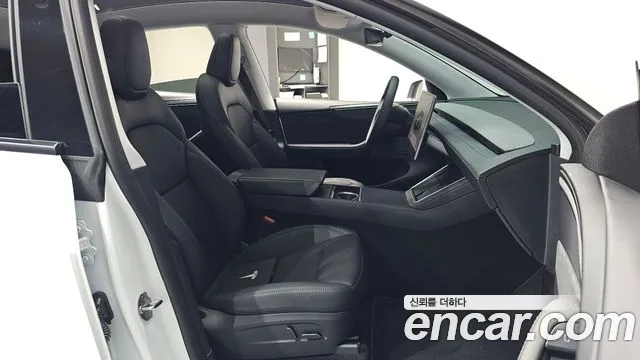 Tesla Model Y — Фото автомобиля 22