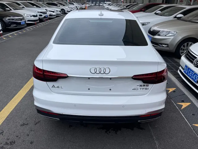 Audi A4L — Фото автомобиля 13
