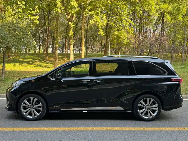 Toyota Sienna — Фото автомобиля 6