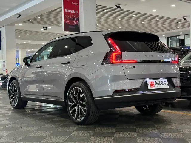 Volvo XC70 Plug-in Hybrid — Фото автомобиля 4