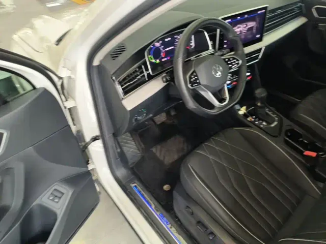 Volkswagen Tiguan L PHEV — Фото автомобиля 15