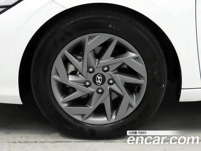 Hyundai Avante CN7 — Фото автомобиля 5
