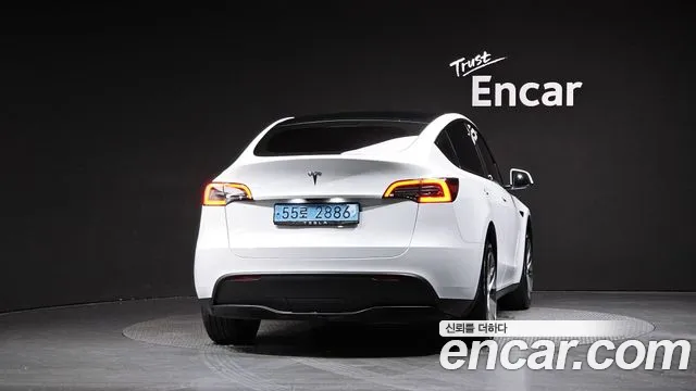 Tesla Model Y — Фото автомобиля 4