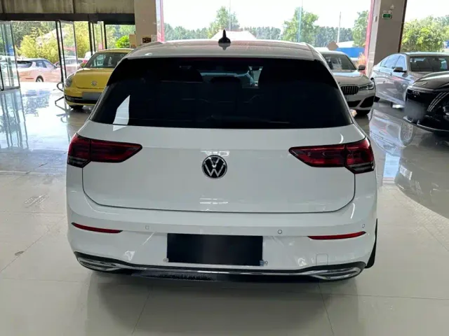Volkswagen Golf — Фото автомобиля 21