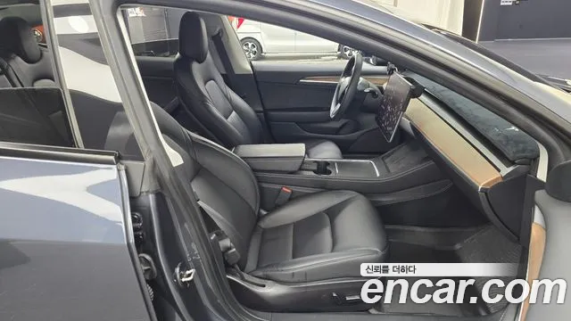 Tesla Model 3 — Фото автомобиля 12