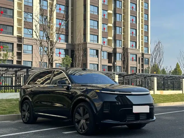 Li Auto L8 — Фото автомобиля 3