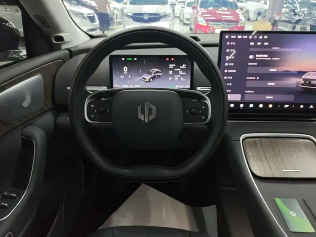 Leapmotor C11 — Фото автомобиля 10