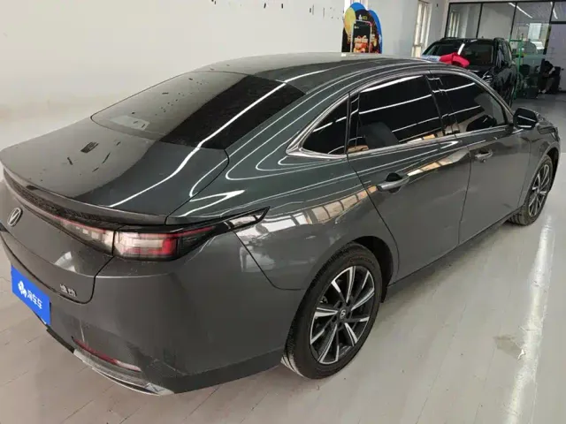 Changan Eado — Фото автомобиля 3